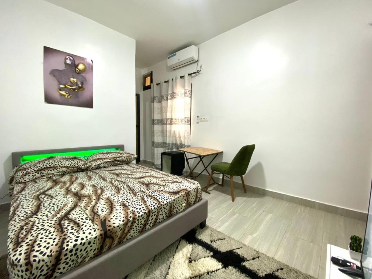 Bed and Breakfast Dakar Meublé 2 Mbao Habitación foto